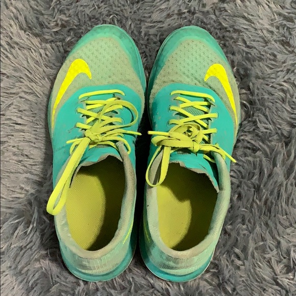 Nike running shoes - Picture 1 of 4